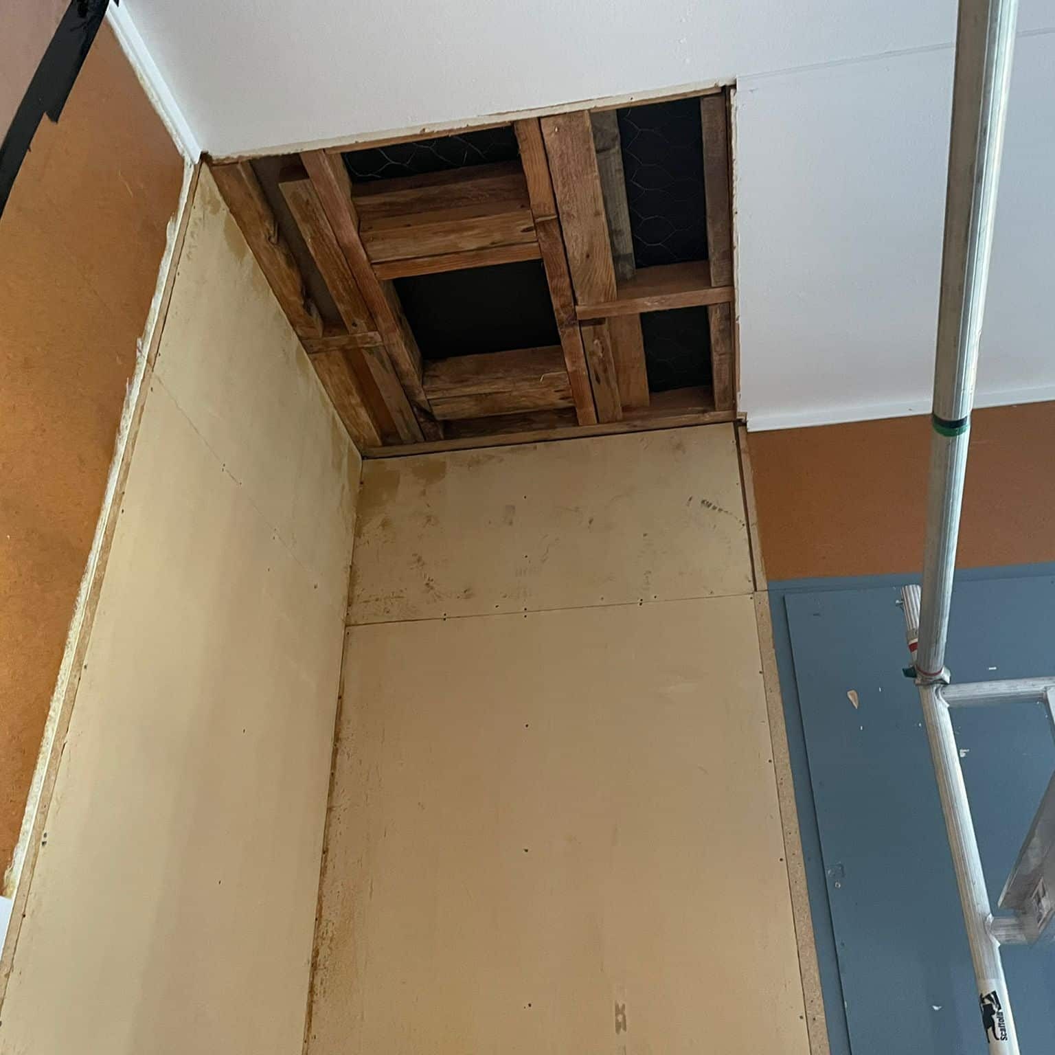 Removal of asbestos cladding